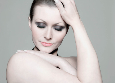 Anna Model - freier Oberkörper smokey eyes Beautyfotografie - 2012 Foto Peter Koehn