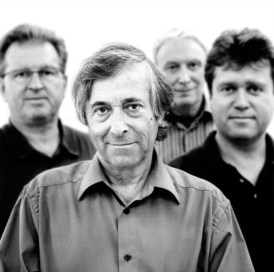 Hilliard Ensemble Musiker - vier Musiker stehen im Fotostudio Porträtfotografie spielten oft mit Jan Gabarek - 2015 Foto Peter Koehn