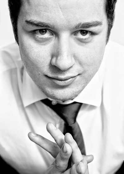 Tom Model - Businessfotografie weißes Hemd Hände gefaltet Krawatte - 2010 Foto Peter Koehn